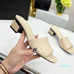 Designer Women's High Heel Pantoufles Sexy Chunky Heel Leather Party Fashion Summer Jelly Sandals