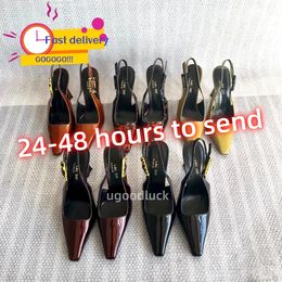 Talons hauts pour femmes de créateur Cuir de veau pour femmes printemps / été nouveau cuir verni noir talon super haut maigre petite ligne de barre d'or avec tête de chignon