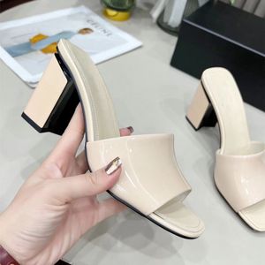 Designer dames hoge slippers sexy dikke hiel leer feest mode zomer jelly sandalen 8,5 4,5 cm maat 35-43 met doos