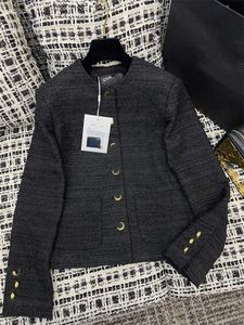 Veste de femmes designer 2024 Début de printemps Nouveau bouton de luxe léger Style Button Slim Black Tweed Coat pour les femmes