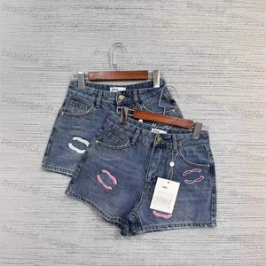 Designer dames jeans 24 lente/zomer nieuwe high taille patch borduurwerk gepersonaliseerde mode denim shorts voor vrouwen