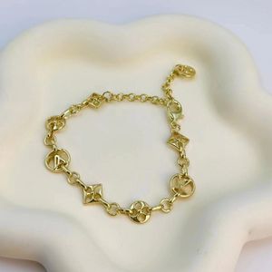 Designer damesbriefarmband Elegante 18K gouden armband v Logo gesneden armband Mode-sieraden Damesfeest