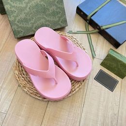 Designer Damespantoffels met middelhoge hak String Platform platform Sandalen Roze rubber Casual pantoffel Zomer Luxe Mode Dames Zwembad Strand buiten Platte slippers 01