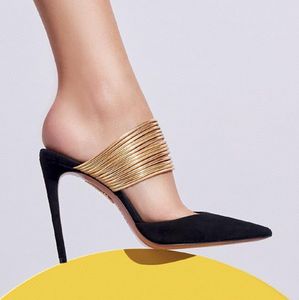 Diseñador Sandalias para mujeres Partes de vestimenta Partes de vestir puntiagudas Apretadas Decoración Anti Slip Tisos delgados Summer Fashion Brand Zapatos