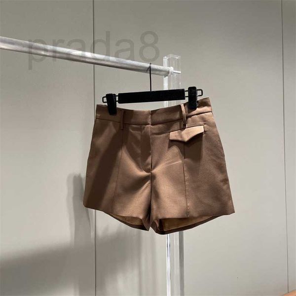Designer Women's Shorts 24 Triángulo de metal de primavera temprano Decoración del cinturón de hebilla de hebilla Shorts de caramelo de caramelo GU4M