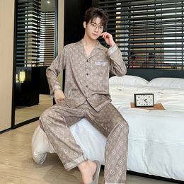 Diseñador de ropa de dormir para mujeres Pajama de seda de hielo para hombres y mujeres Set delgado de manga larga Moda de moda casual Ropa 231203 U7PB