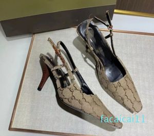 Escarpin à bride arrière pour femme de créateur sandale en toile beige et ébène Semelle en cuir Fermeture à boucle arrière Chaussures de luxe pour femmes à talon moyen pantoufle