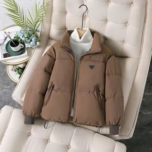 La pequeña chaqueta de invierno para mujeres de diseñador, chaqueta de rompedor de viento de mujer deportiva y de moda y de alta calidad, chaqueta de manga larga, chaqueta de algodón cálida