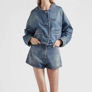 Costume de styliste pour femmes, étiquette triangulaire en métal, décoration, Style portable mignon, veste en Denim lavé, short, ensemble deux pièces