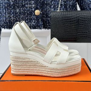 Designer dames zomer waterdicht platform dikke zool high -end echt lederen matsutake geweven helling hiel sandalen