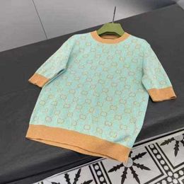 Diseñador de suéter para mujeres Summer Nuevo letra Jacquard Manga corta Hilo dorado Contraste Camisa de punto de punto Vv86363 de moda y de moda