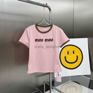 Designer Women's T-shirt 24SSSS Spring été Nouveau contraste de mode Couleur de mode Round Cou Top Slim Ajustement Sweet Letter Sticker Broidered à manches courtes