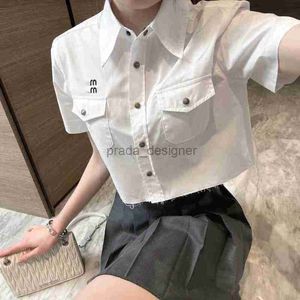 T-shirt pour femmes de haute qualité MIUI Home Letter Micro Label broderie Sweet Open Double Pocket Pocket Short Short Shirt Summer Temperament Summer pour les femmes