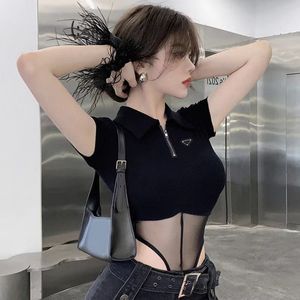 Diseñador Top de camiseta para mujeres Top de camiseta corta bordada Sexy hombro tanque negro sin mangas casual abierta
