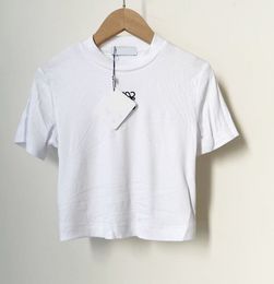 Camisetas de diseñador para mujer, camiseta ajustada, fina, elástica, corta, bordada, versátil, sexy, de manga corta, top para mujer