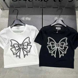 Designer Tshirt pour femmes 2024 printemps / été Nouvelle industrie lourde broderie de fleur de fleur unique tricot à manches courtes
