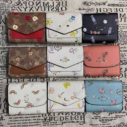 Cartera de mujer de diseñador Cartera pequeña de tres pliegues corta para monedas Cartera de hebilla vintage con estampado de cuero de alta gama Cartera clásica de lujo con ranura para tarjetas multifuncional