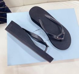 Sandalias de diseñador para mujer Sandalias de marca Zapatillas clásicas Diapositivas de cuero real Plataforma Pisos Zapatos Flip Flop Zapatillas con bolsa para el polvo Fla4226564