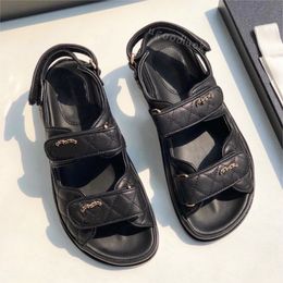 Designer dames sandalen schoenmaat 35-42 hoogwaardige damesglaasjes kristallen kalf lederen casual schoenen gewatteerd platform zomer strand slipper