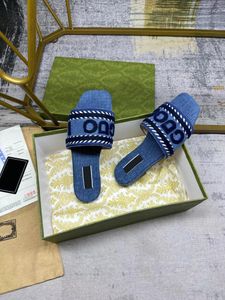 Designer Women Sandals à la mode denim Blue Slippers Rubber Anti Slip Herringbone Slippers Broidered Lettres polyvalent de chaussures décontractées