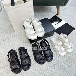 Entrega gratuita Sandalias de diseñador para mujer Zapatillas casuales Nuevo Chanele exterior Zapatos con hebilla impresa Sandalias planas Zapatos para interiores y exteriores