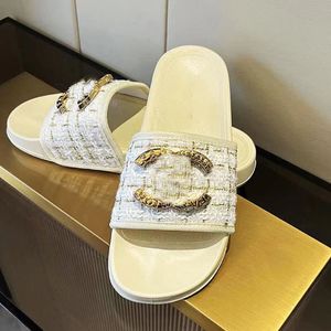 Designer damessandalen Hoge kwaliteit damesdia's Casual schoenen gewatteerd platform zomerstrandslipper