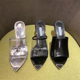 2022 Designer Women Sandals NOUVEAU LOGO LOGO Talons en plexiglas imprimés 7,5 cm Silver en cuir métallique Pantonniers à seme intérieure 35-42 avec boîte