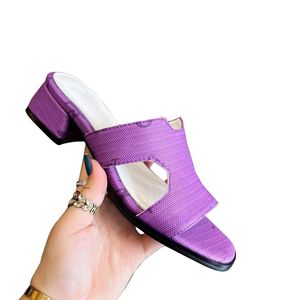 Designer Women Sandals en cuir naturel talons glissements de la mode Patent Patent Femmes Les pantoufles femme talons talons hauts talons mulets mulets