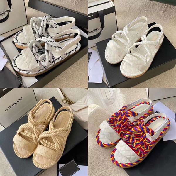 Diseñador Mujer Sandalias Zapatos de plataforma de goma Zapatillas con hebilla Diapositivas de cuerda de cáñamo Sandalia plana de paja Zapatilla de cuero Resbalón en mulas Diapositiva de playa de verano Mocasines de lujo