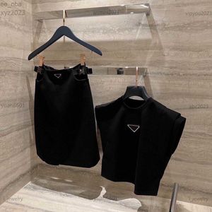 Designer Women Sets Girl Dress Suits 2pcs borst geometrisch mouwloos vest en massieve kleur korte rok meerdere product