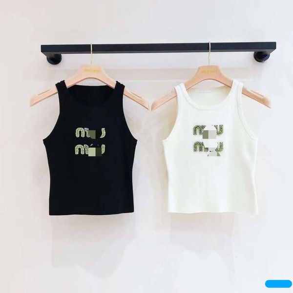 Designer Femmes Sexy Halter Tee Party Miui Vêtements Mivmiv T-shirt pour femmes T-shirt Broidered Miv T-shirt Spring Élégant Breatch Controut