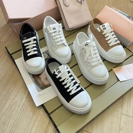 Zapatos de mujer de diseñador Zapatillas de deporte de plataforma de moda con cordones de cuero Blanco Negro para mujer Zapatos casuales de lujo Chaussures de Alpargatas Con tamaño de caja 35-40