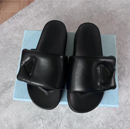 Designer Women Slides Sandals Plats plates plate-forme en denim Bénége de plage Script en caoutchouc brodé Mules d'automne d'été Daddy Handball quatre-vingt-dix-huit quarante