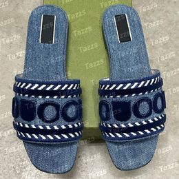 Designer Femmes Slides Sandales Plats plates plates de la plate-forme de plage de plage de plage Script en caoutchouc brodé Mules d'automne d'été Denim imperméable extérieur