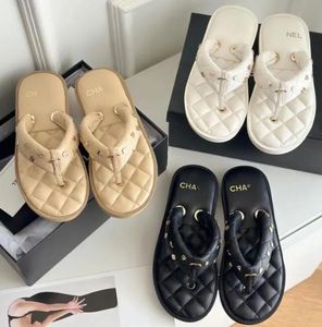 Designer dames slippers platform muilezels slippers gouden charmes gewatteerde string sandalen