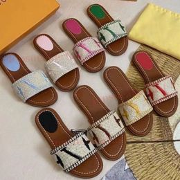 Zapatillas de diseñador para mujer, zapatillas planas con punta redonda de verano, zapatos de playa con bordado de letras, chanclas, sandalias para mujer, zapatos de tacón bajo para exteriores