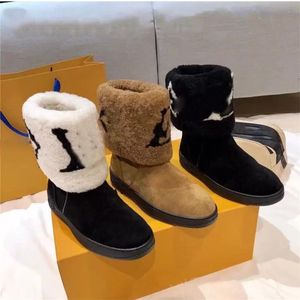 Botas de nieve de diseñador para mujer, zapatos planos casuales de piel suave, botas cálidas de piel de oveja para invierno, botines de lana de felpa antideslizantes