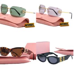 Mujeres de lujo Gafas de sol Miui Miuity Gafas de sol Diseñador de gran tamaño para hombres Mui Espejo Pierna Metal Anteojos grandes Damas 81z8 #