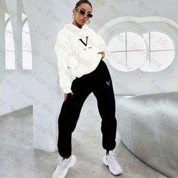 Diseñador Mujer Chándal Conjunto de lujo para hombre Traje deportivo Moda de lujo Ropa casual para mujer Trajes de dos piezas Chaqueta y pantalones de gran tamaño Hombres Mujeres Traje deportivo para correr