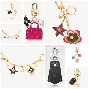 Designer Women V Letters Designers Keychain 20Styles Wallet Rabbit Top Llavero Car Key Chain Men Buckle Jewelry Keyring Keychains Lanyards