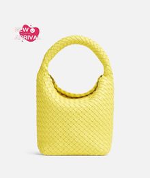 Sac de femmes de créateur petit seau de cabat Botegavenneta petit sac de seau en cuir intréccio sherbert