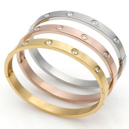 Bracelet pour femmes de concepteur couple de vente à chaud en Europe et en Amérique Anneau éternel 5e génération Bracelet femelle en acier titane en titane