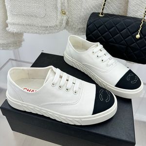 Designer Womens Casual Chores toile Petites chaussures blanches talons Gold Lettre logo rétro Fashion Simple Chaussures pour femmes Casque