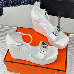 Diseñador para mujer clásica plataforma impermeable pendiente tacón sandalias espesas de suela extremadamente vintage colores versátiles de moda
