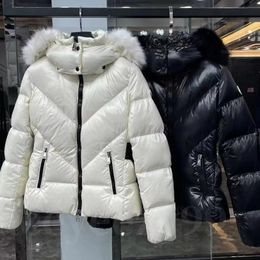 Designer Womens Down Jacket Manteau d'hiver à capuche Badge brodé Collier de fourrure Celac Luxe Zipper Boucle Top Femmes Vêtements chauds d'hiver