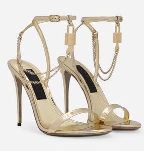 Chaussure de robe pour femmes de la créatrice Marque élégante Keira Patent Leather Sandales Chaussures charme-orchette Gold Gold Pompes à talons Lady Gladiator Sandalias Box