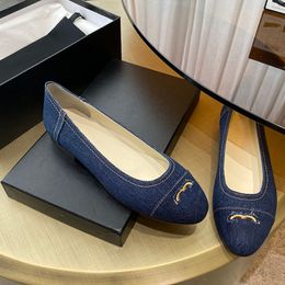 Designer dames geklede schoenen denim blauwe gewatteerde textuur strik balletschoenen lage hakken loafer espadrilles sneaker instapper casual schoen klassieke letter bedrukte trouwschoen