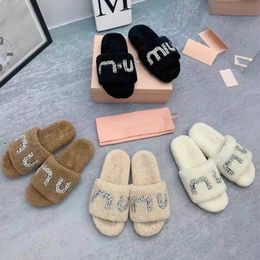 Diseñador para mujer Fluffy Fuzzy Slipper Slider corredores de espuma ácido favorito Zapatillas de algodón de fondo plano para calidez interior y sandalias