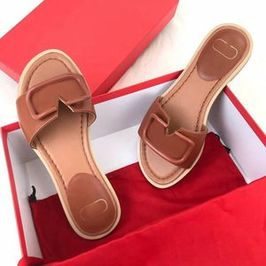 Designer pour femmes Tazz Slipper Leather Sandale Vlogo Pool Mule Slide Sexy Mans Loafer Beach Shoe Wholesale Spring Dhgate Luxury Chores Summer Sandal Sliders à l'extérieur