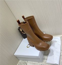 Designer Womens Half Boots Chaussures hivernales chunky talons carrés naturels orteils à chaussures Bottes de pluie zip femme mo-veau butin buoty usure résistante à semelle épaisse taille de chaussure 35 - 40